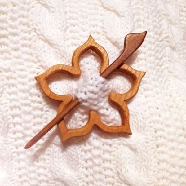 lusailstore - wooden animal brooches