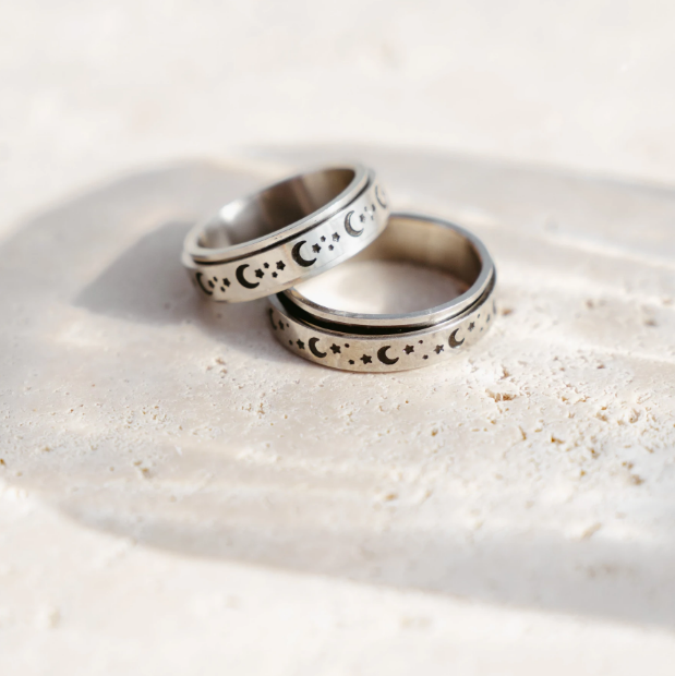 lusailstore - Moon and Stars Rotating Ring