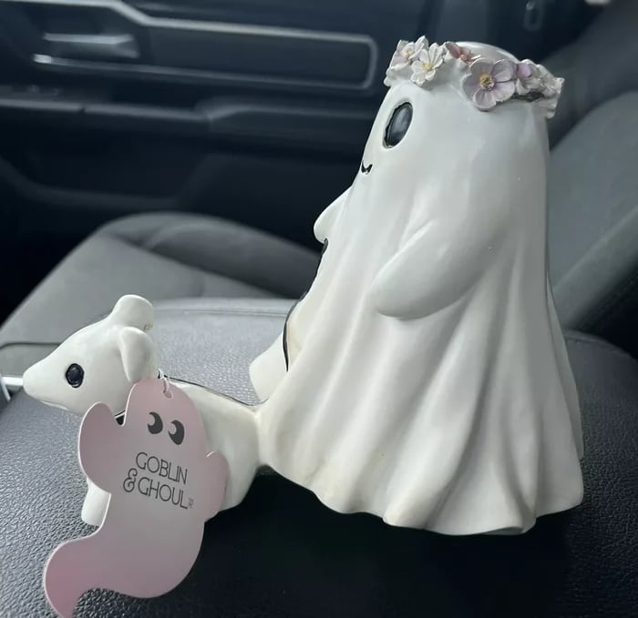 lusailstore - 2024 Ghost Walking Dog Statue