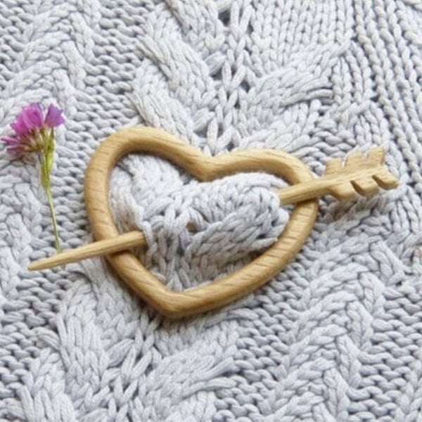 lusailstore - wooden animal brooches