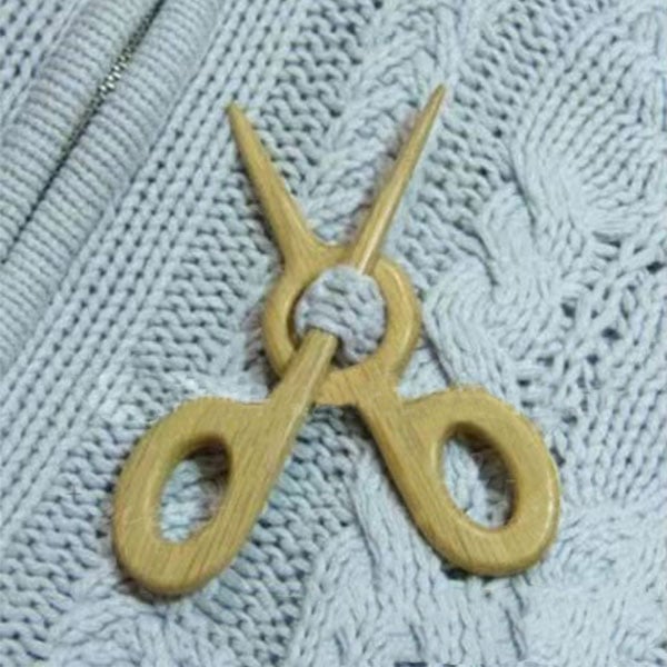 lusailstore - wooden animal brooches
