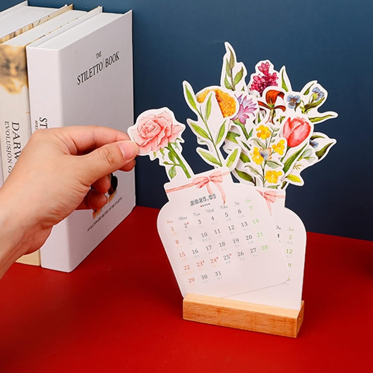 lusailstore - 2025 Bloomy Flowers Desk Calendar