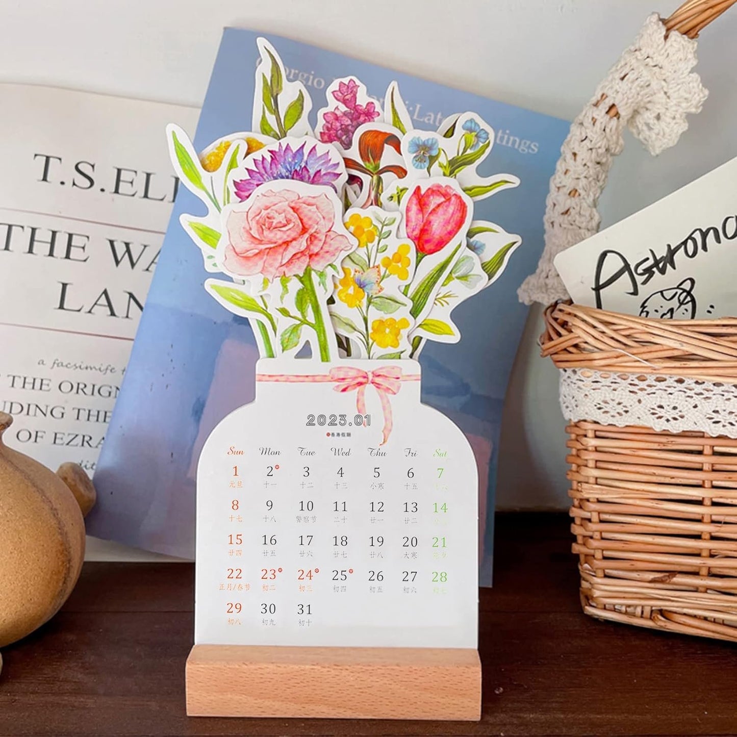 lusailstore - 2025 Bloomy Flowers Desk Calendar