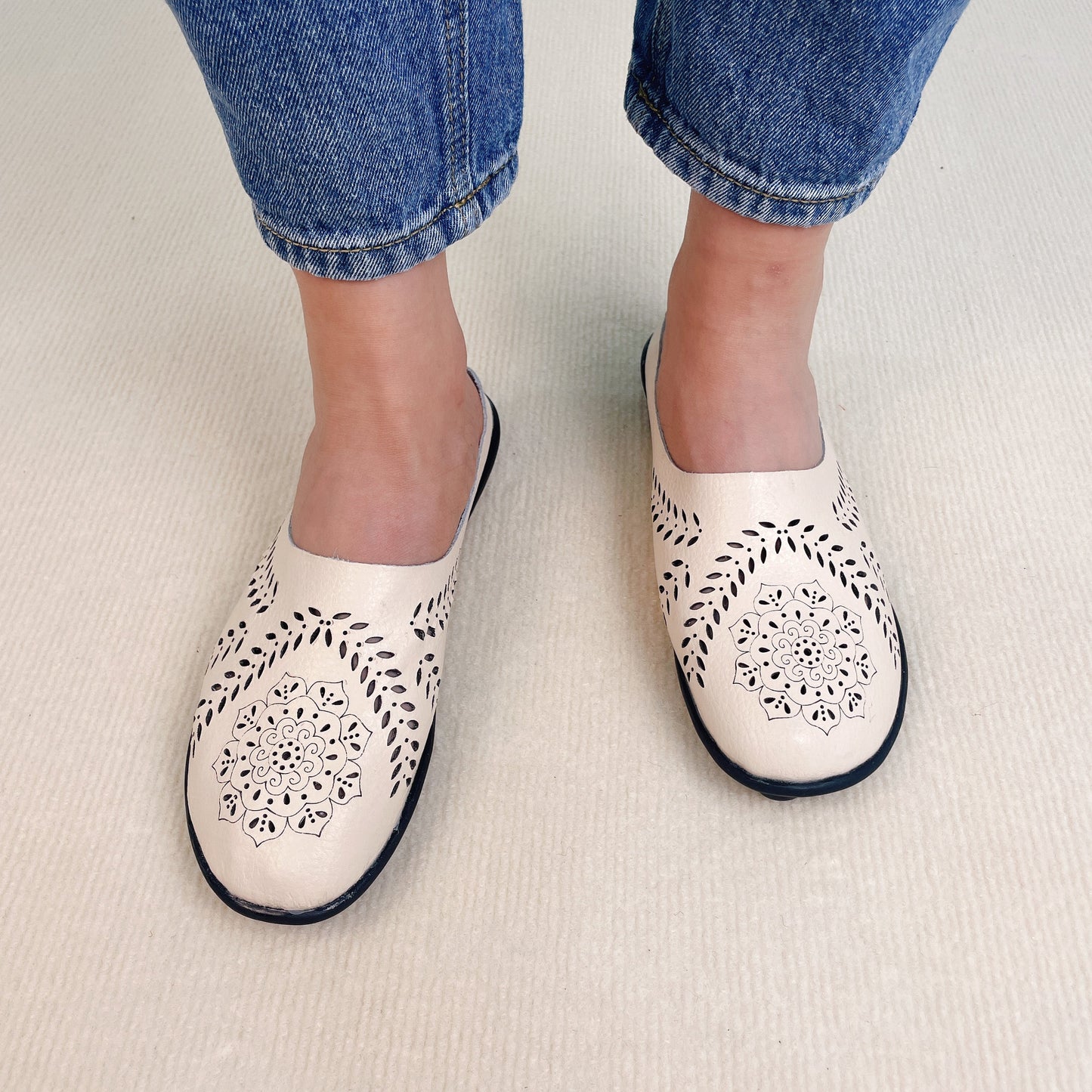 lusailstore - Casual and versatile hollow slippers