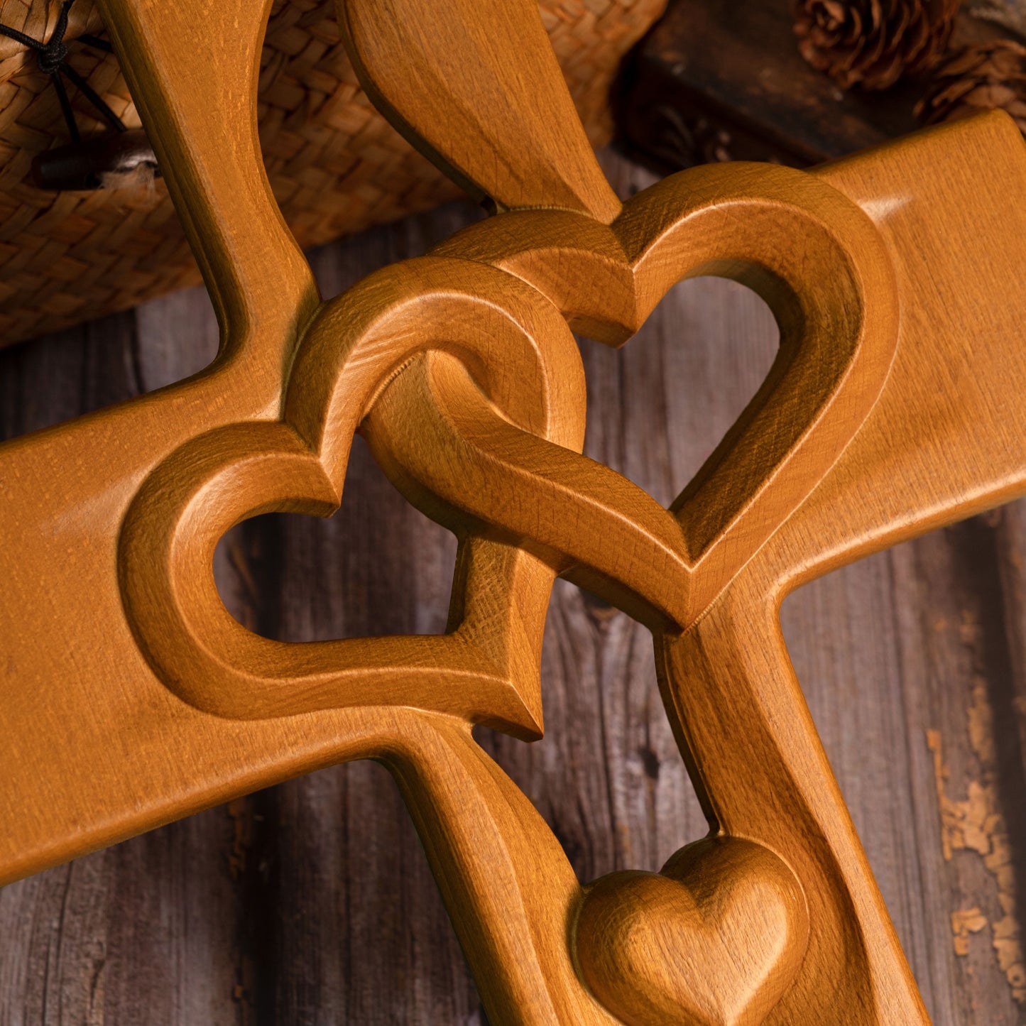 lusailstore - interwoven heart shaped wooden crossing